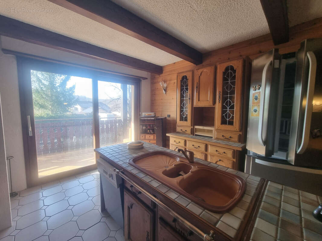 T3 traversant 80 m2 avec vue montagne et garage - photo 6