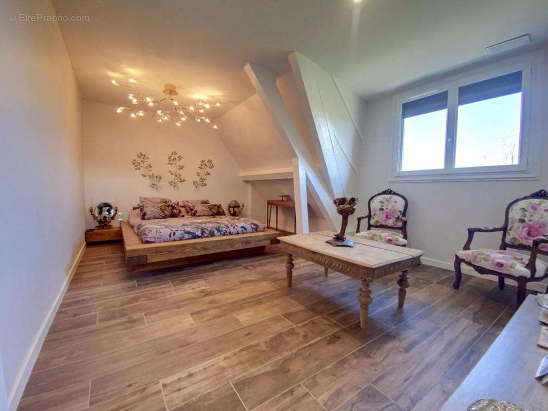 Maison à SAINT-FORGEUX-LESPINASSE