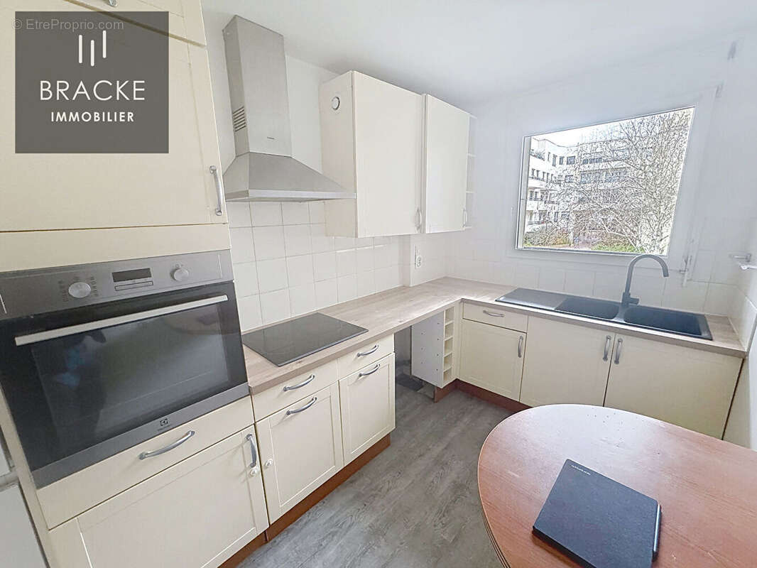 Appartement à COURBEVOIE