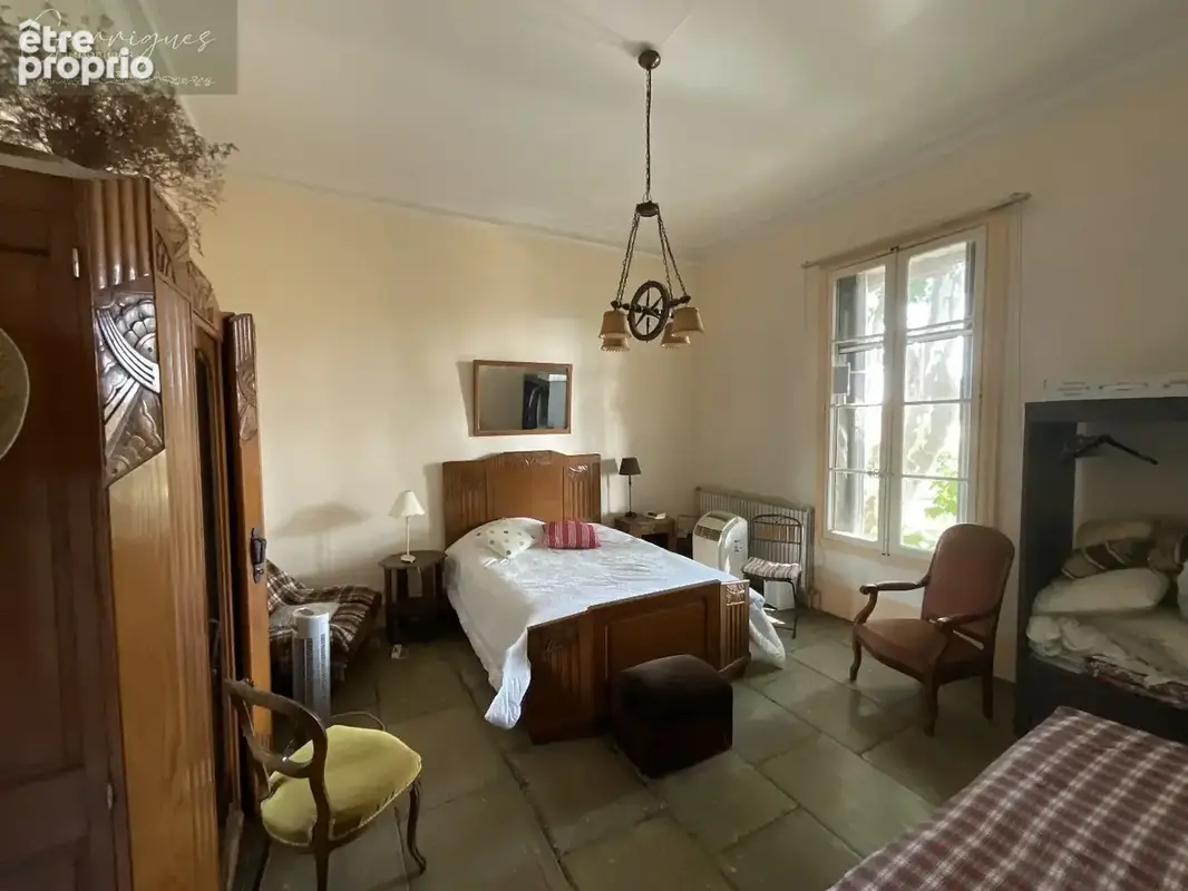 Le Cailar, maison de village à restaurer avec dépendances. - photo 5