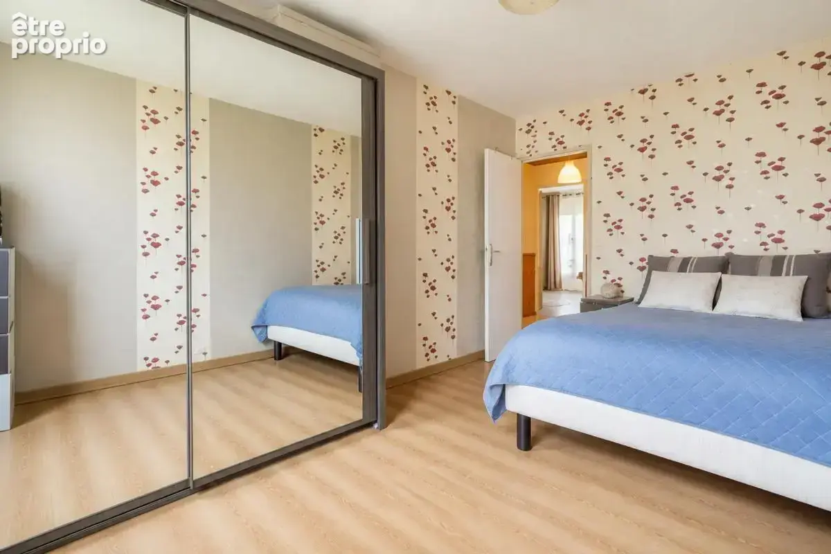Comme une maison – 4 chambres, jardinet privatif & box – - photo 10