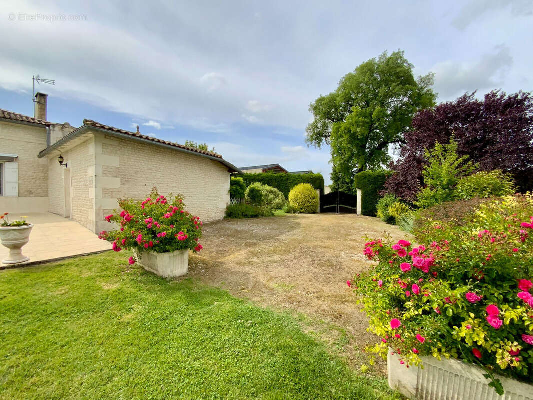Maison à JONZAC