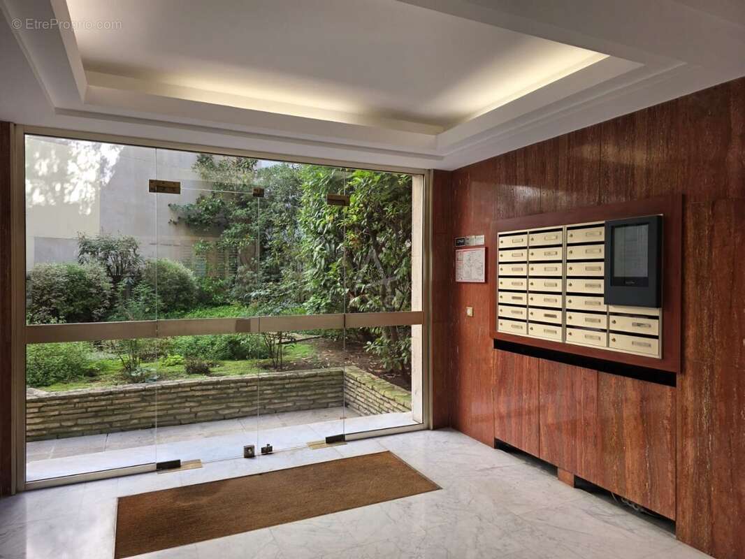 Appartement à PARIS-16E