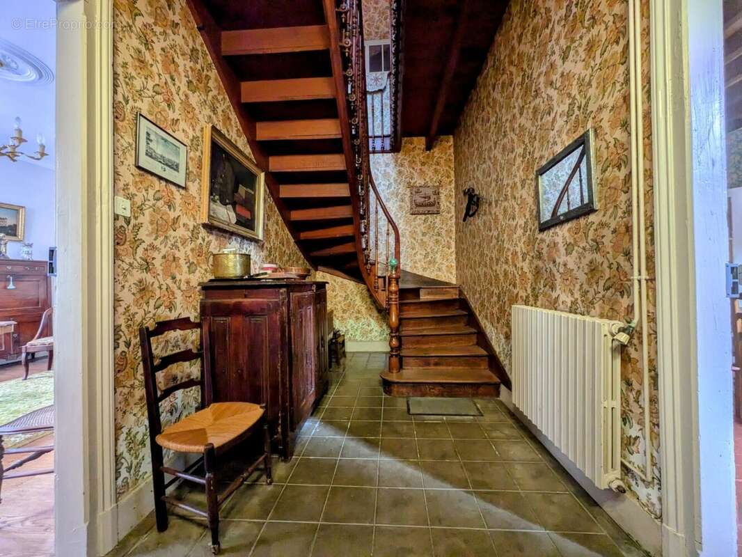 Maison à VILLECOMTAL-SUR-ARROS