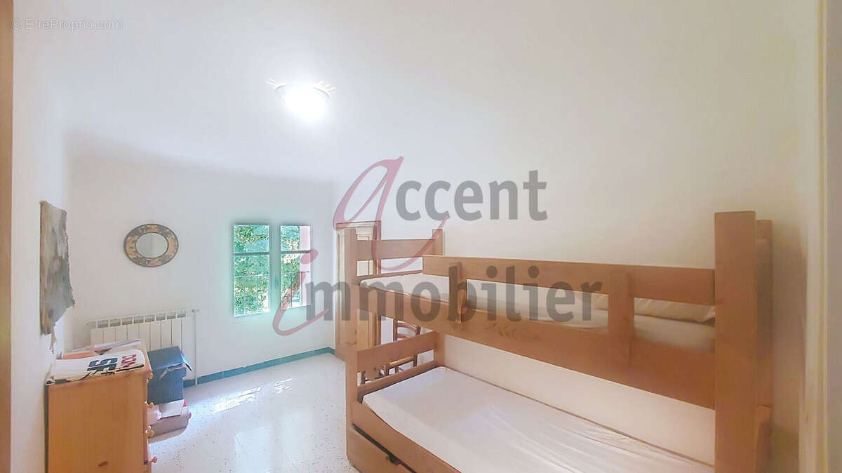 Noves : Mas avec oliviers, piscine et annexes - photo 14