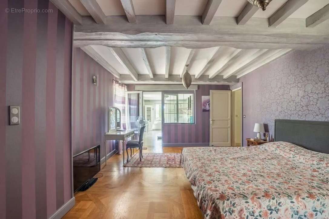 Château Médiéval de Prestige Rénové avec Élégance – Un Bijou Historique au Cœur de la Nature - photo 5