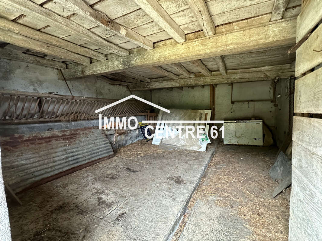 Maison de 70m2 avec dépendances sur 3560m2 - photo 14