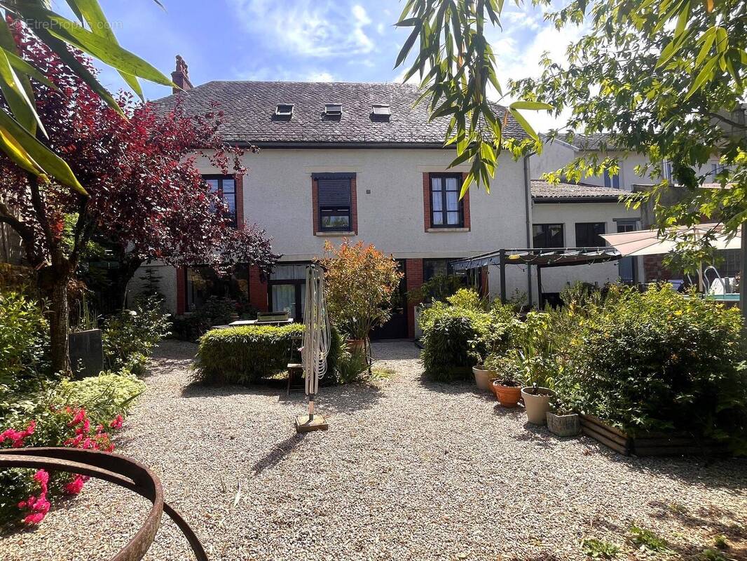 Maison 170 m² à Mauriac  - photo 1