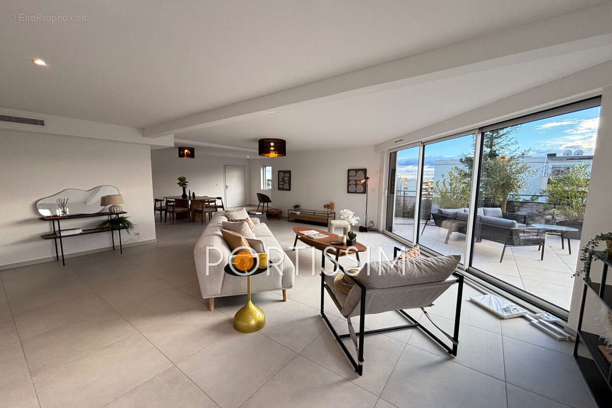 Appartement à SAINT-LAURENT-DU-VAR