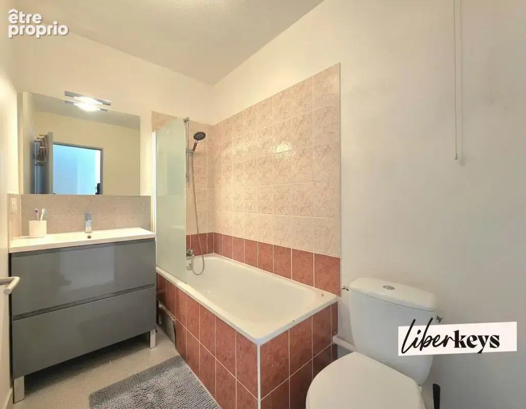 Croix d'argent - Appartement T2 avec terrasse, place de parking en sous sol, piscine - photo 5