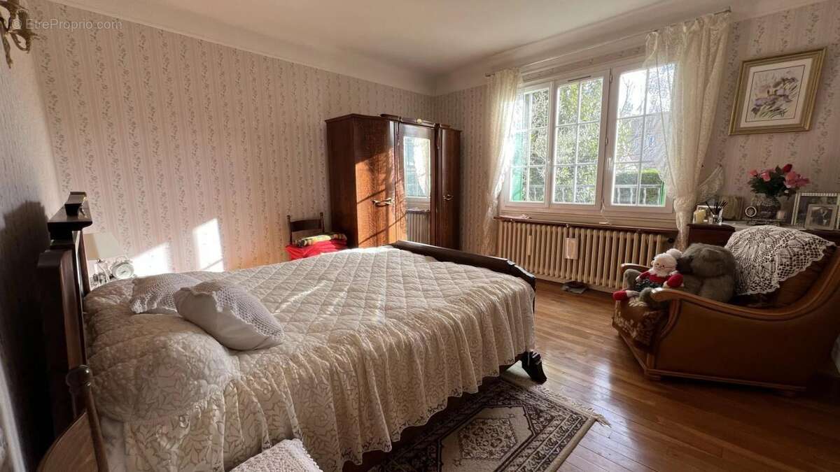 Maison à LES CLAYES-SOUS-BOIS