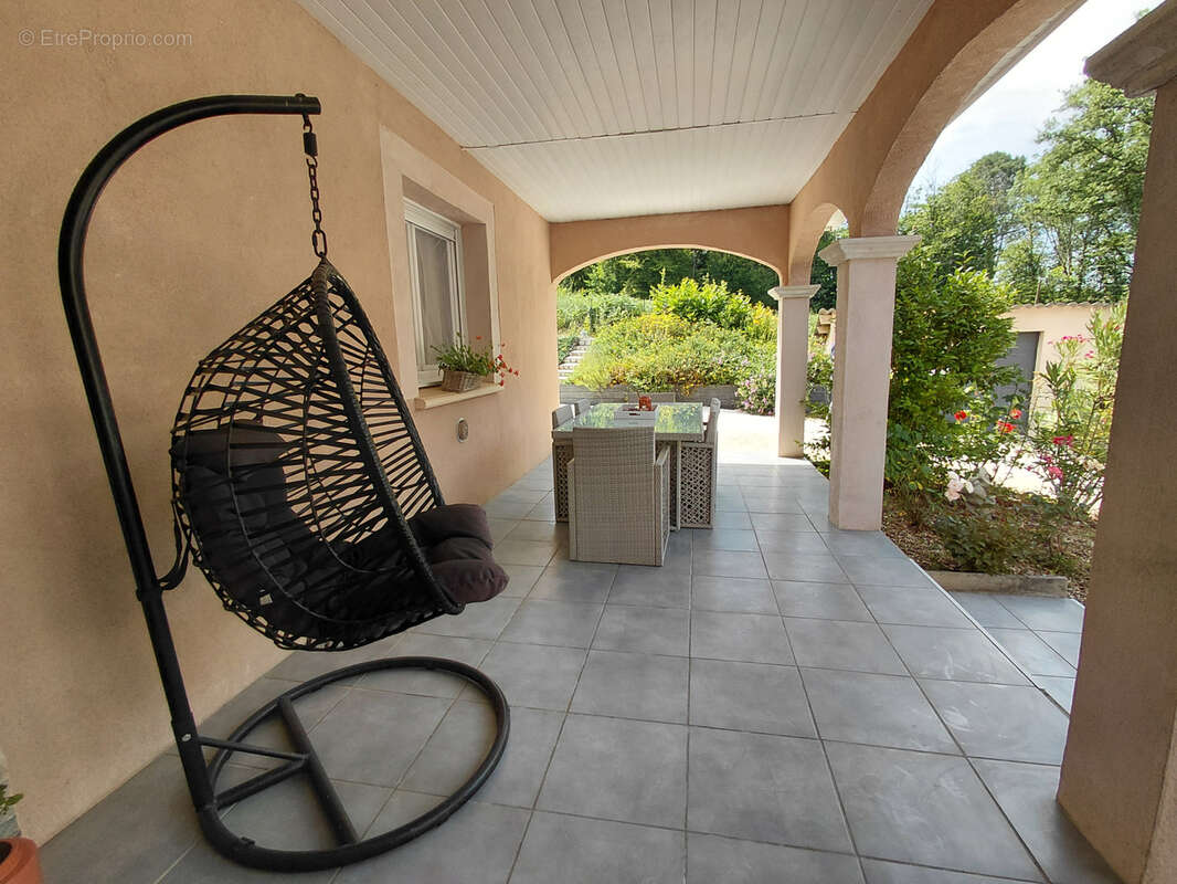 Maison récente de plain-pied avec Piscine et garage double - photo 18