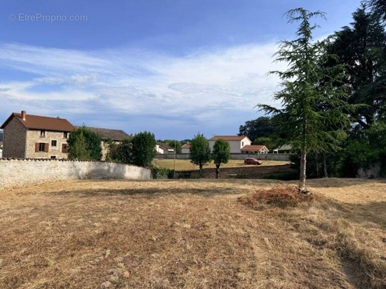 Terrain 755 m² à Bas-En-Basset  - photo 1