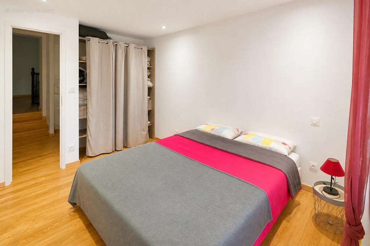 Maison 6 pièces 113 m² à Roquefort, charme ancien - photo 8