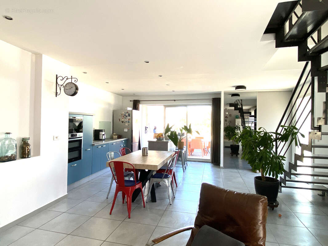 Maison entièrement rénovée avec piscine et studio indépendant - photo 4