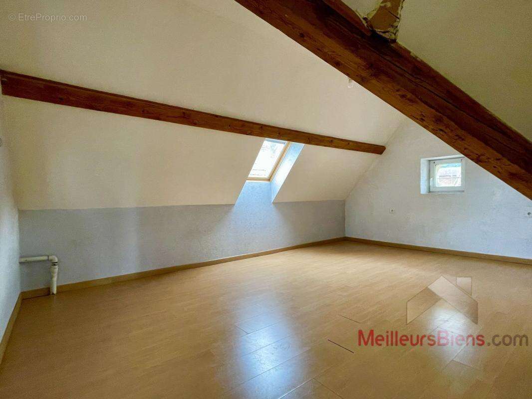 Appartement à MONTMOROT