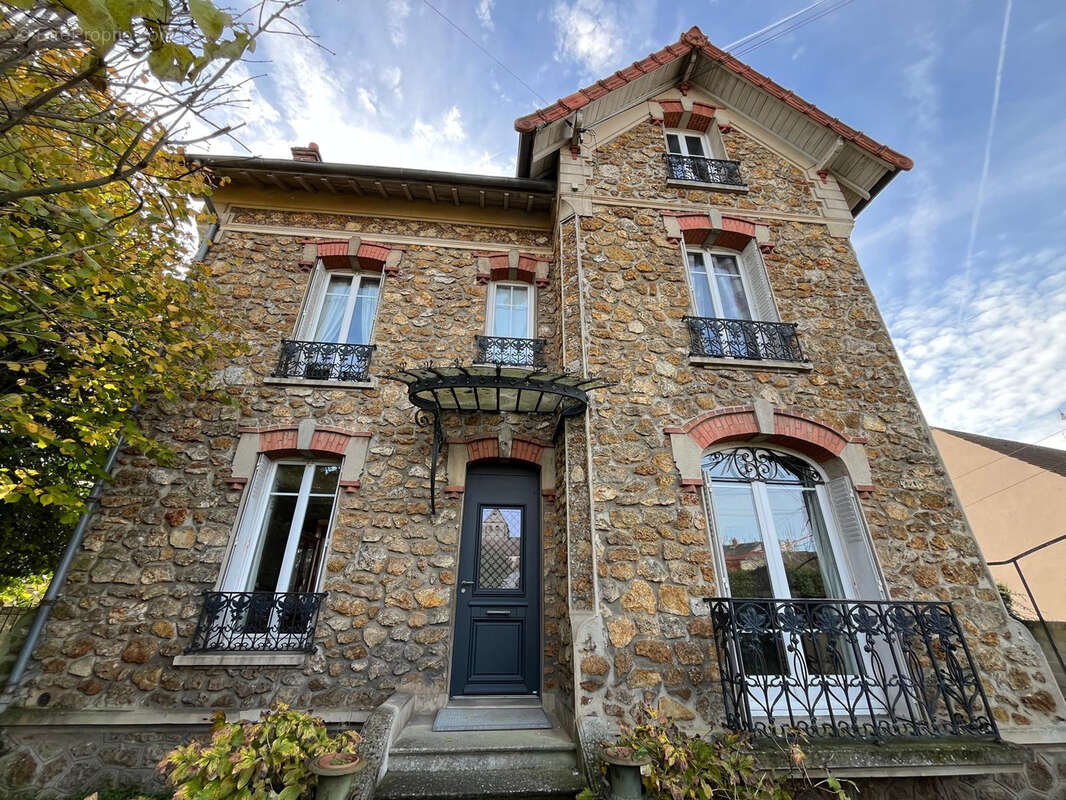 Maison à COUILLY-PONT-AUX-DAMES