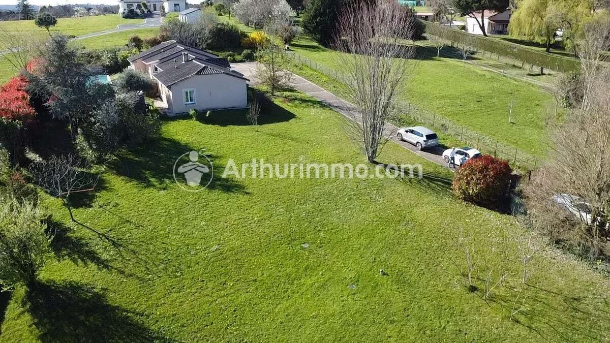 Maison à LA CHAPELLE-GONAGUET