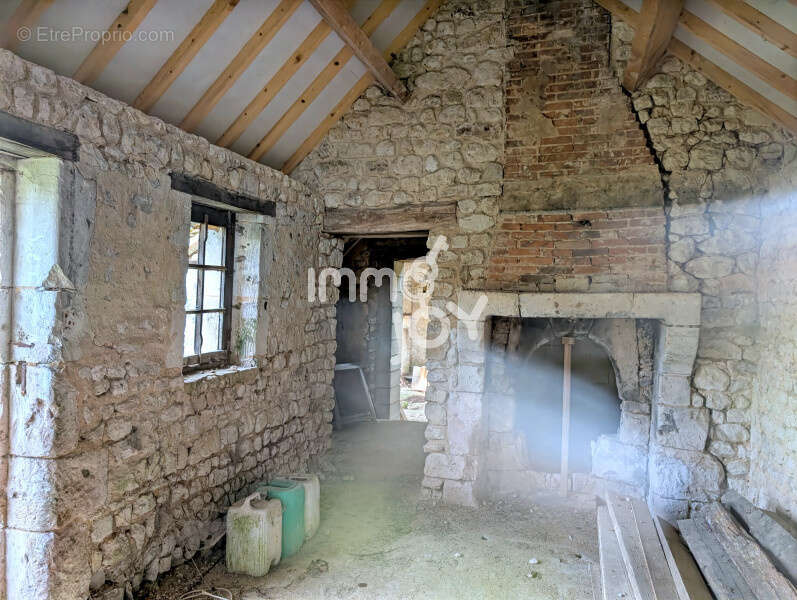 Maison à LA CHAPELLE-MONTLIGEON