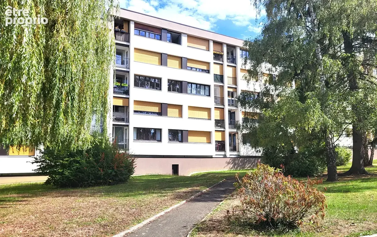 Appartement à LES CLAYES-SOUS-BOIS