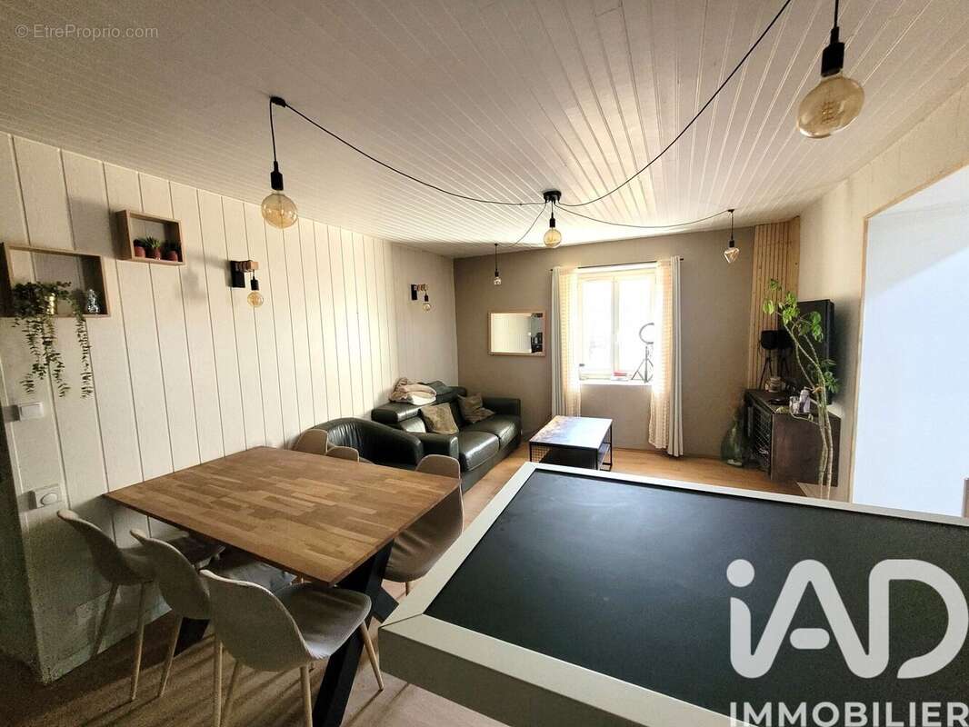 Photo 2 - Maison à LE CHAMBON-FEUGEROLLES