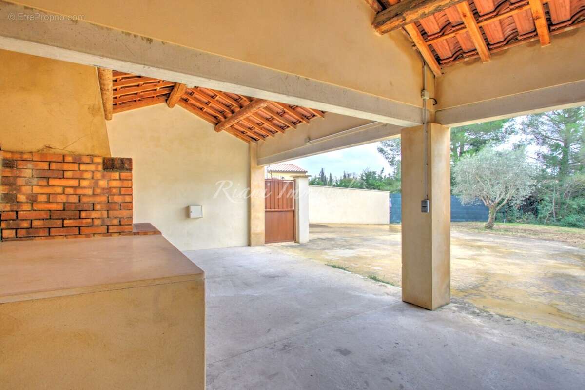 Maison à L'ISLE-SUR-LA-SORGUE