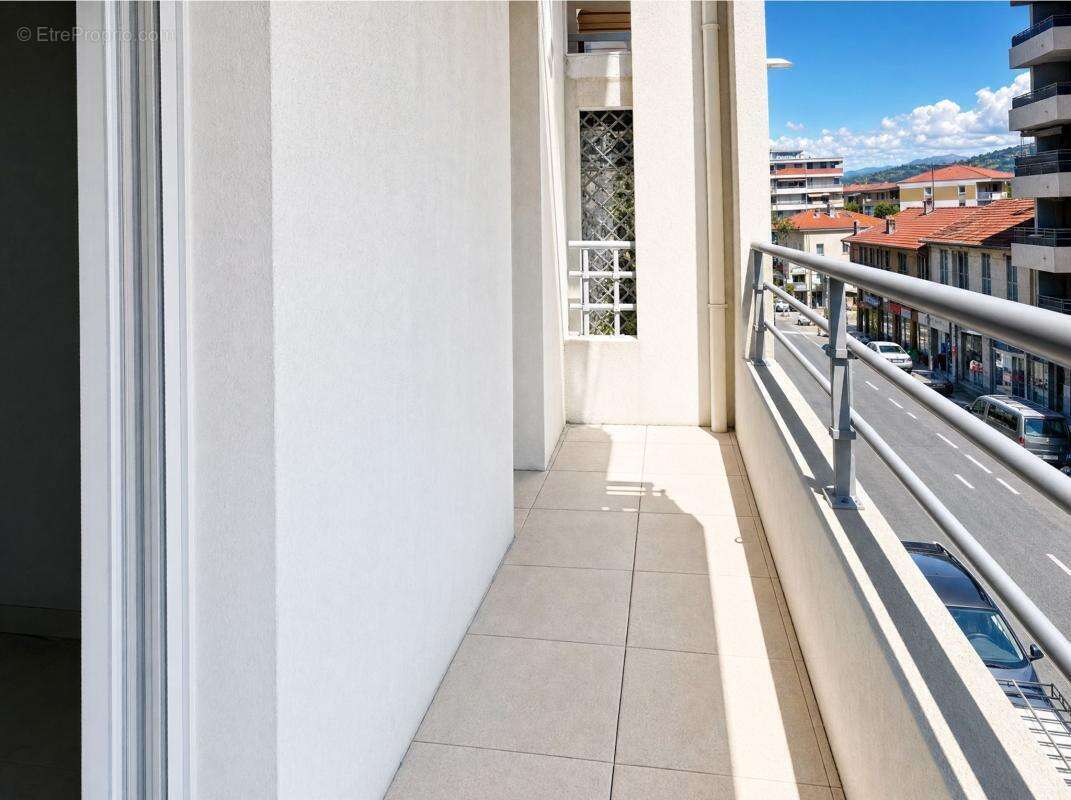 Appartement à SAINT-LAURENT-DU-VAR