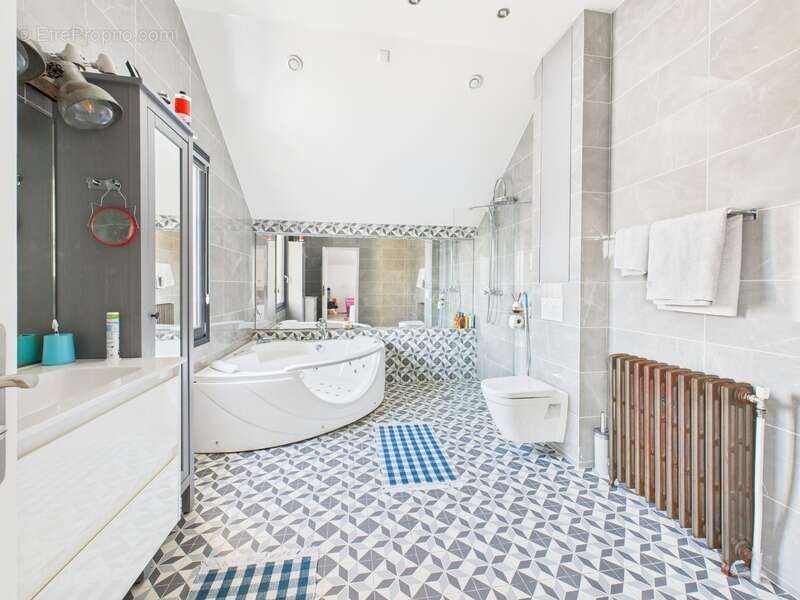 Maison à vendre 8 pièces VILLEMOMBLE (93) - photo 8