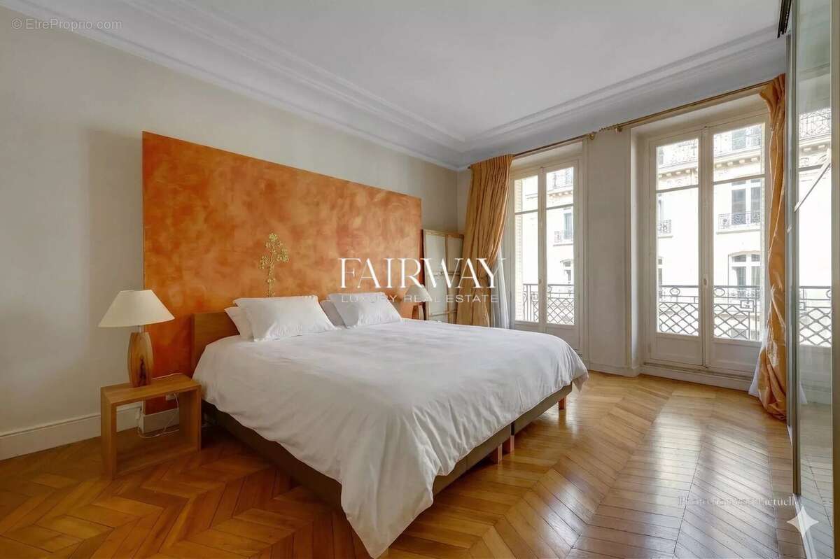 Appartement à PARIS-17E
