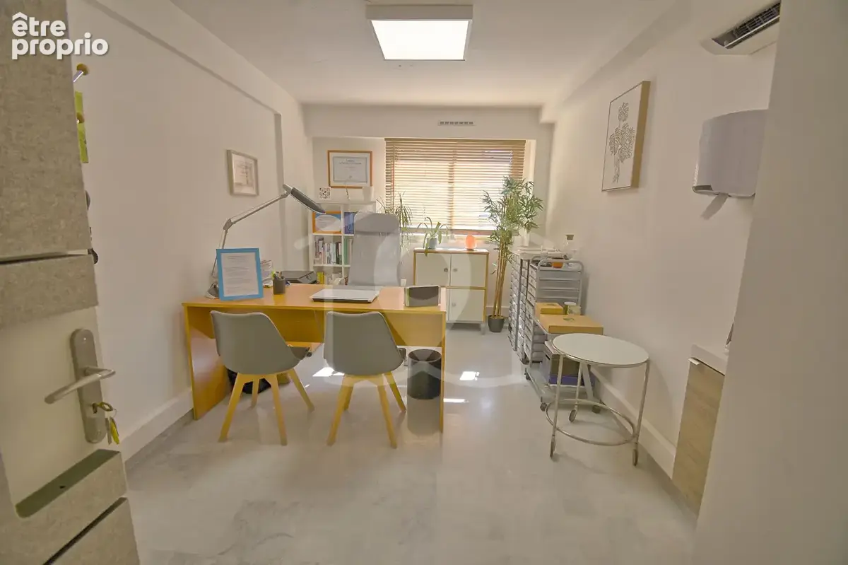 Local commercial 87 m² - Boulevard Albert 1er - Antibes centre - photo 4