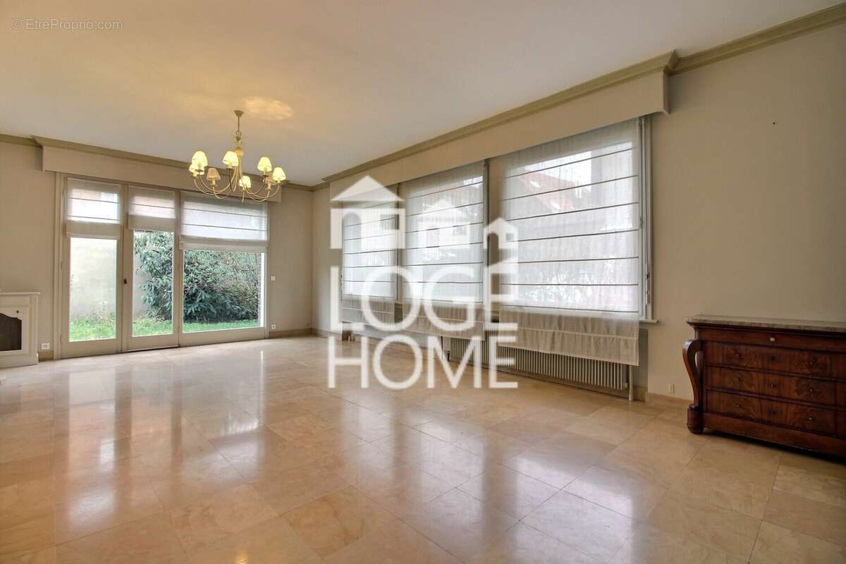 Maison 258 m² à La Bassee  - photo 4