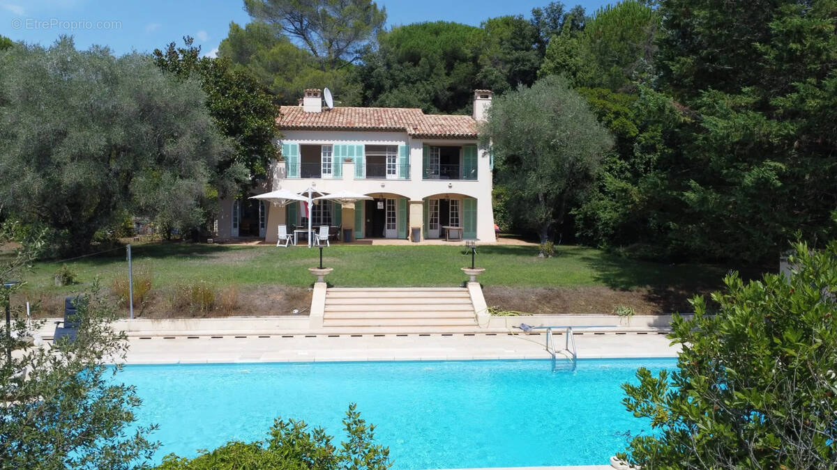 Maison à ROQUEFORT-LES-PINS
