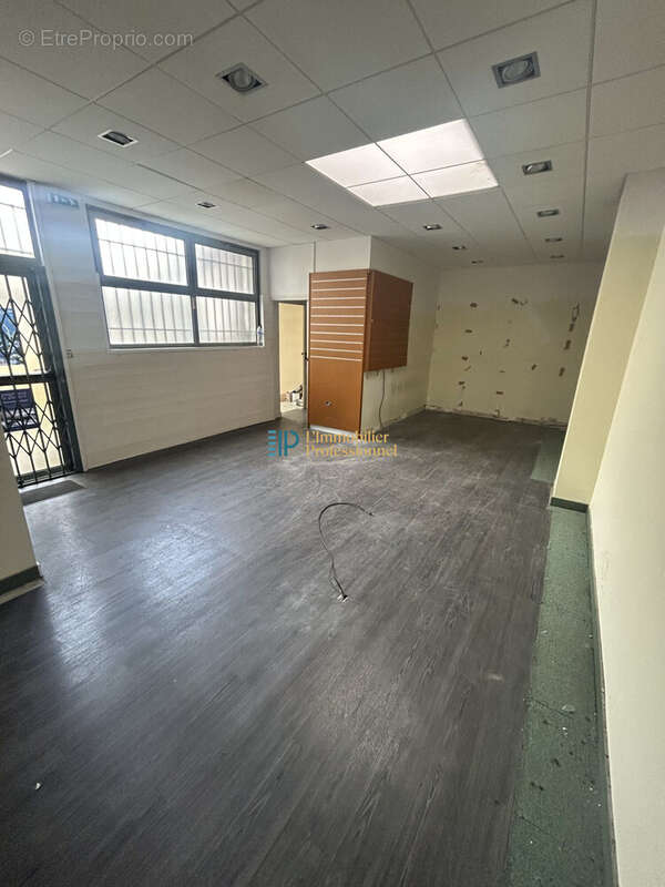 Commerce 102 m² à Lorient  - photo 3