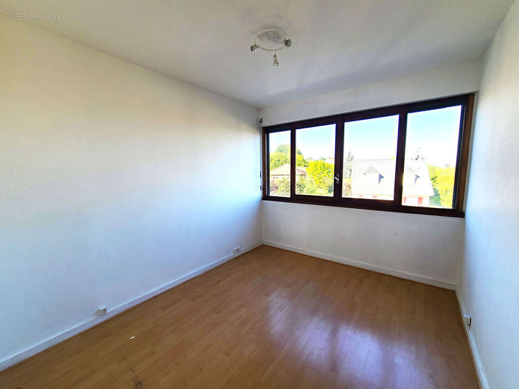 Appartement à FONTENAY-LE-FLEURY