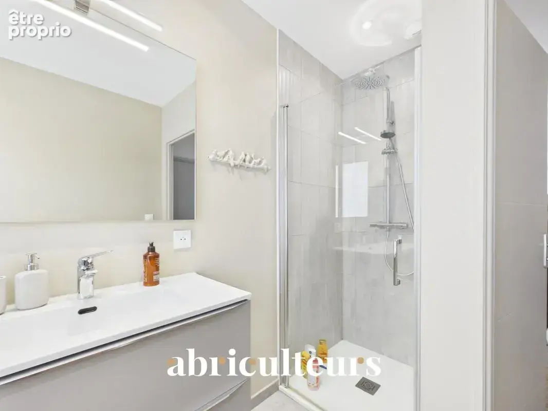 Maison familiale contemporaine de 120 m² de DPE A avec Mini-piscine éco en vente au Centre Saint-Laurent-du-Var (06700) - photo 16