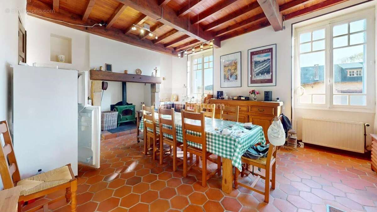 Maison à POUEYFERRE