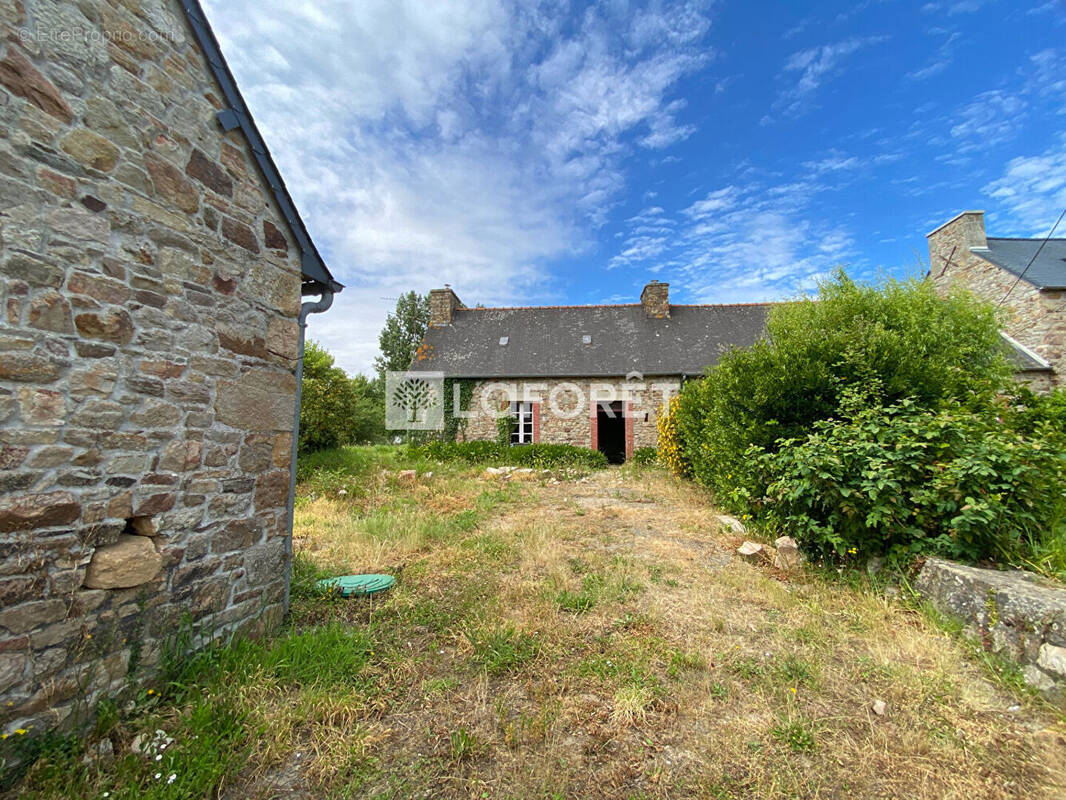 Maison à PLOURIVO