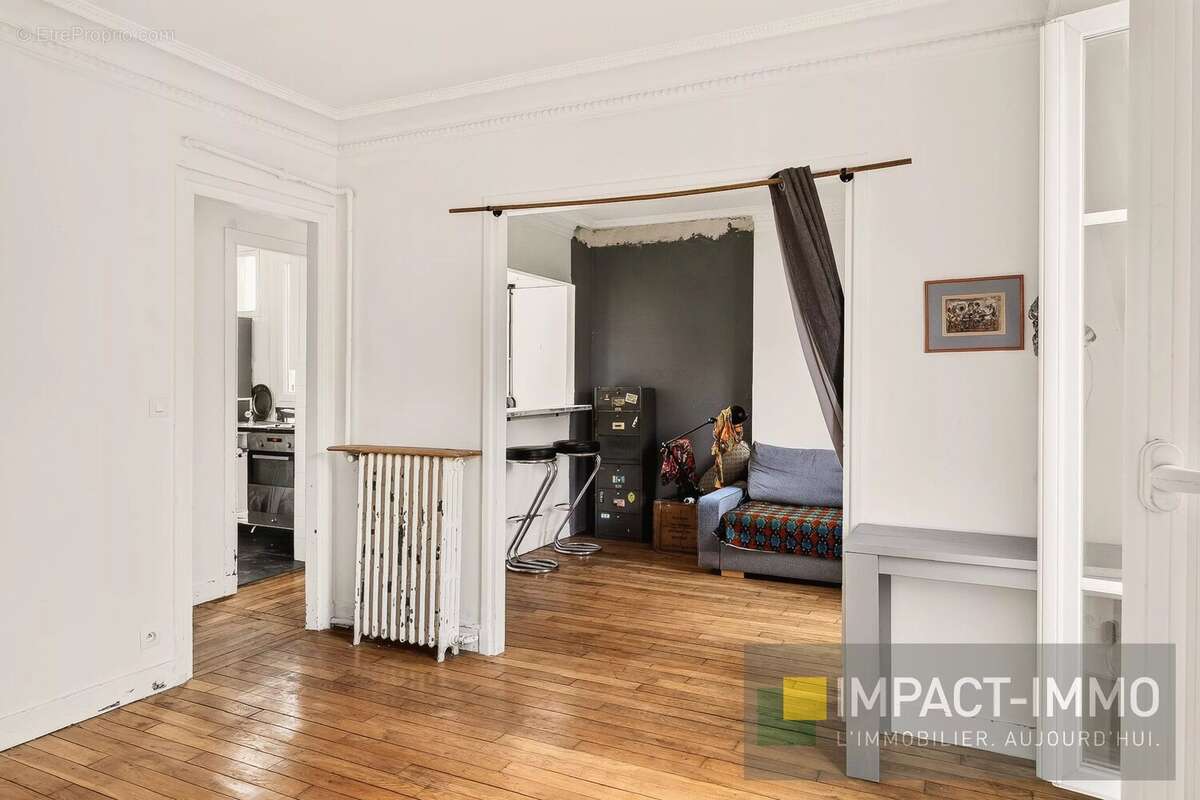 EXCLUSIVITÉ - NOUVEAUTÉ - Dernier étage — Vue dégagée sur les toits — Charme de l'ancien — Montmartre - photo 4