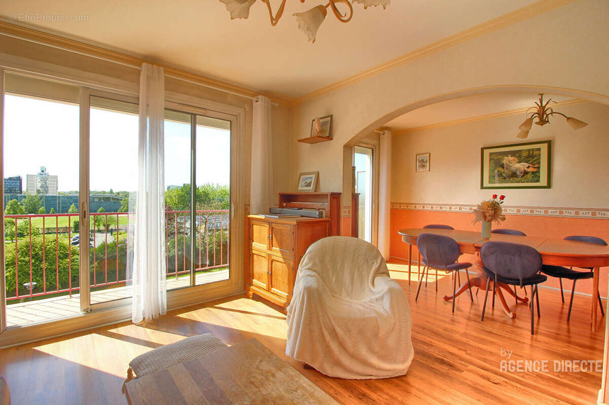 Appartement Rennes T6 - 102 m2 - Dernier étage avec balcon - cave et place de parking ! - photo 5