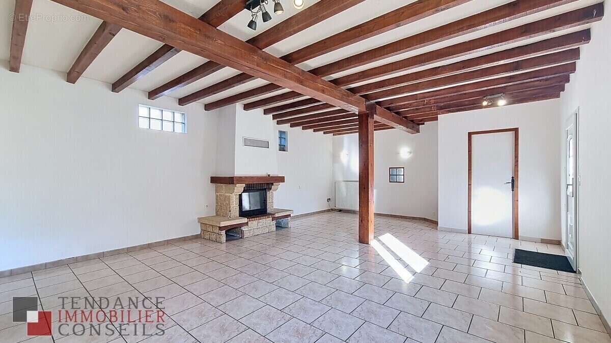 Maison à GARNERANS