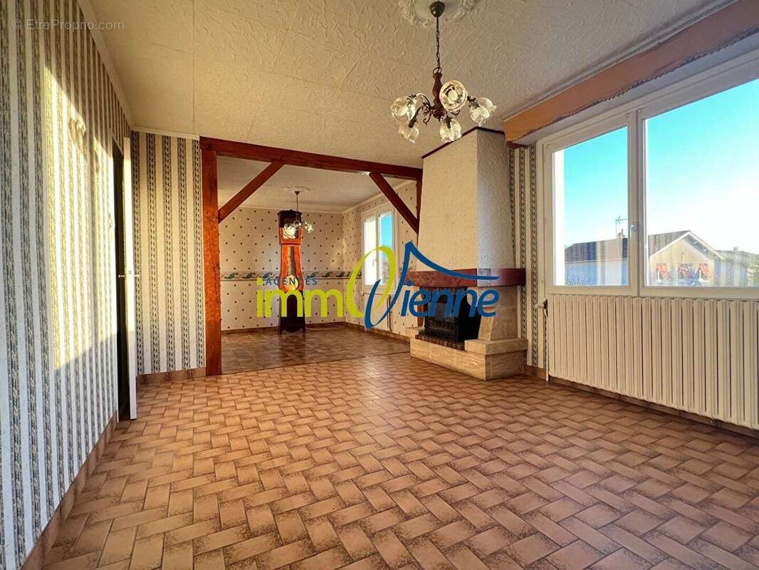 Maison à NIEUIL-L'ESPOIR