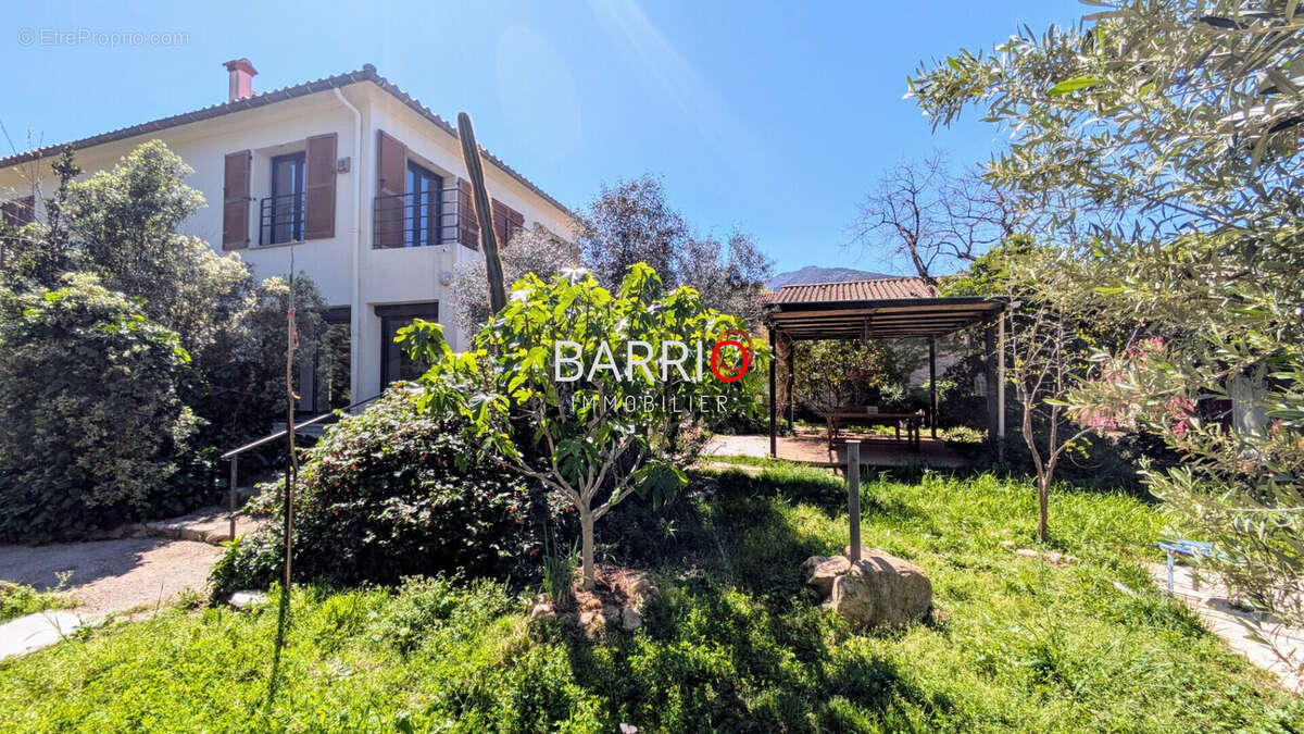 Maison à LAROQUE-DES-ALBERES