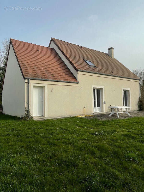 Maison à SAINT-JEAN-DE-BRAYE