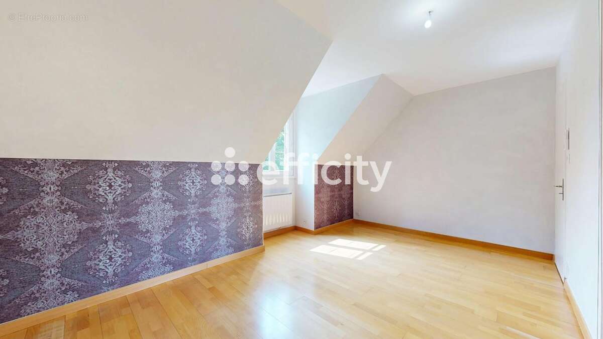 Maison à TERRASSON-LAVILLEDIEU