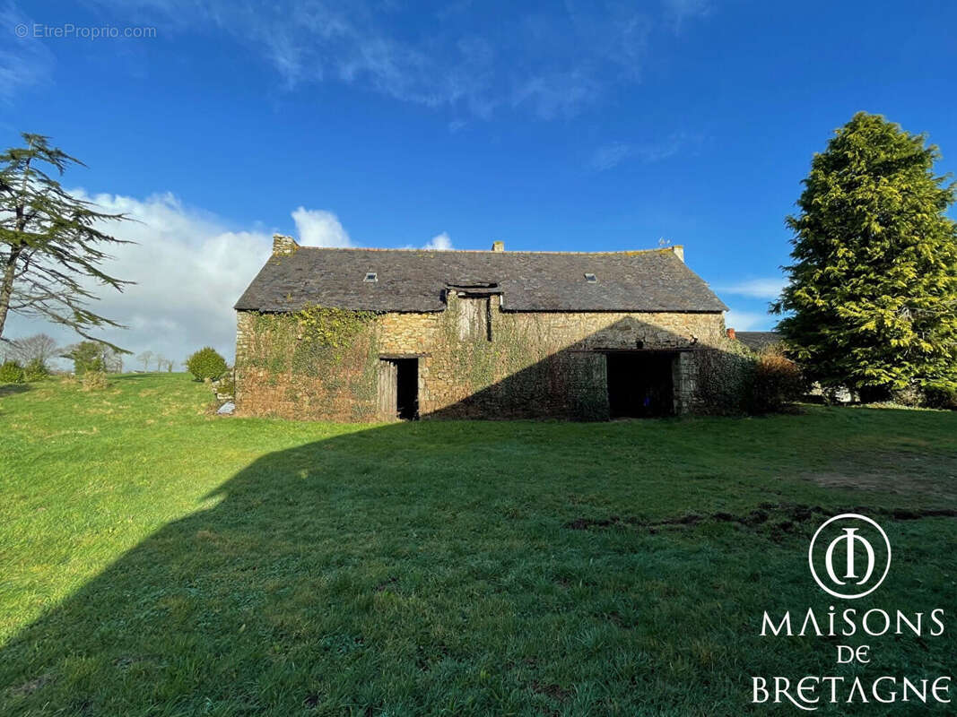 Corps de ferme avec dépendances et hangar à rénover - photo 3