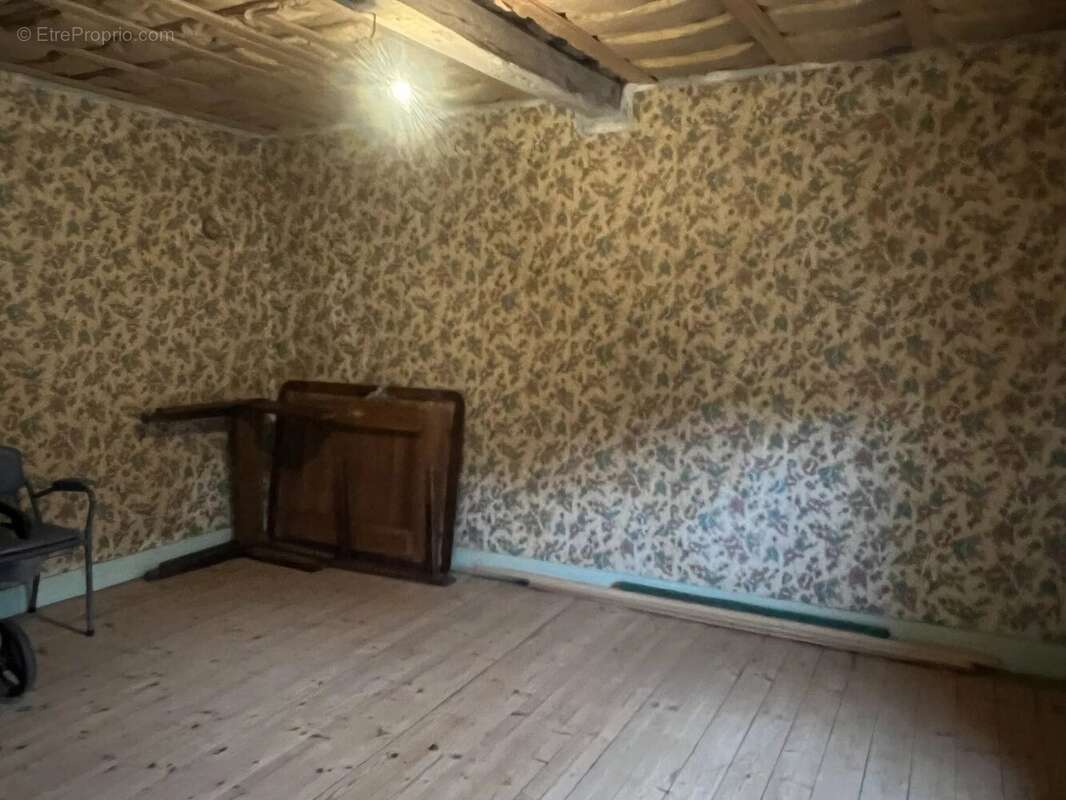 Maison à CHEVRIERES