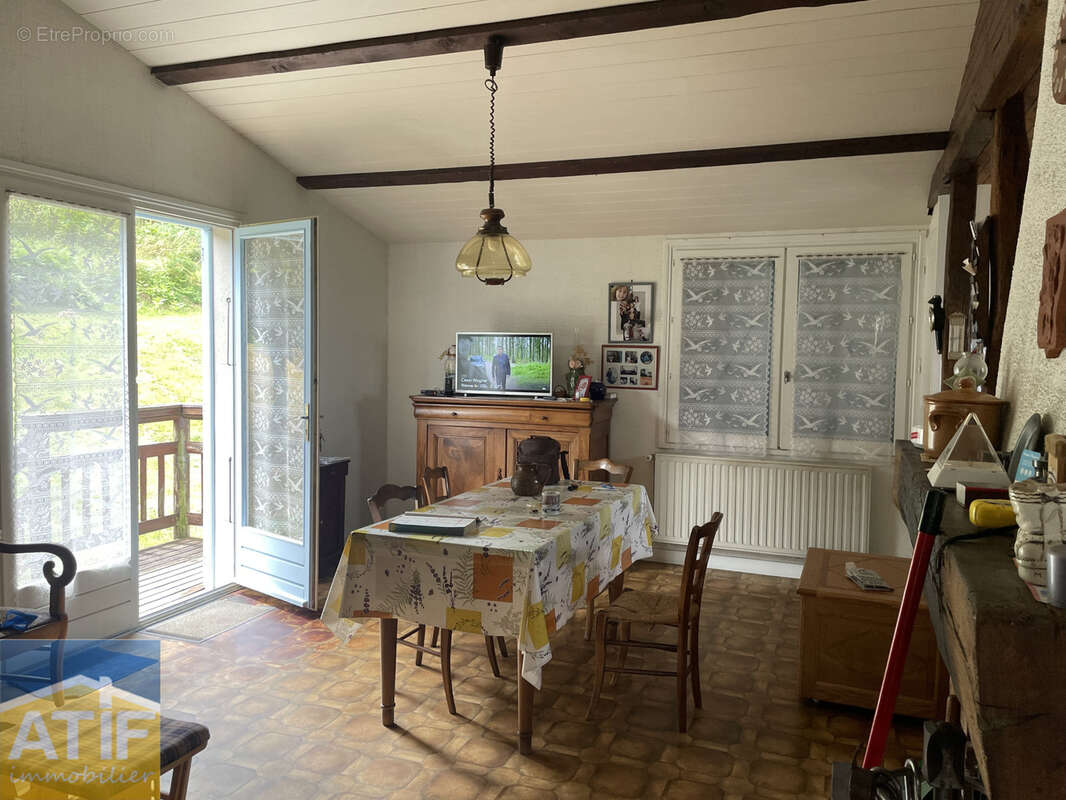 Maison à CHATEL-MONTAGNE