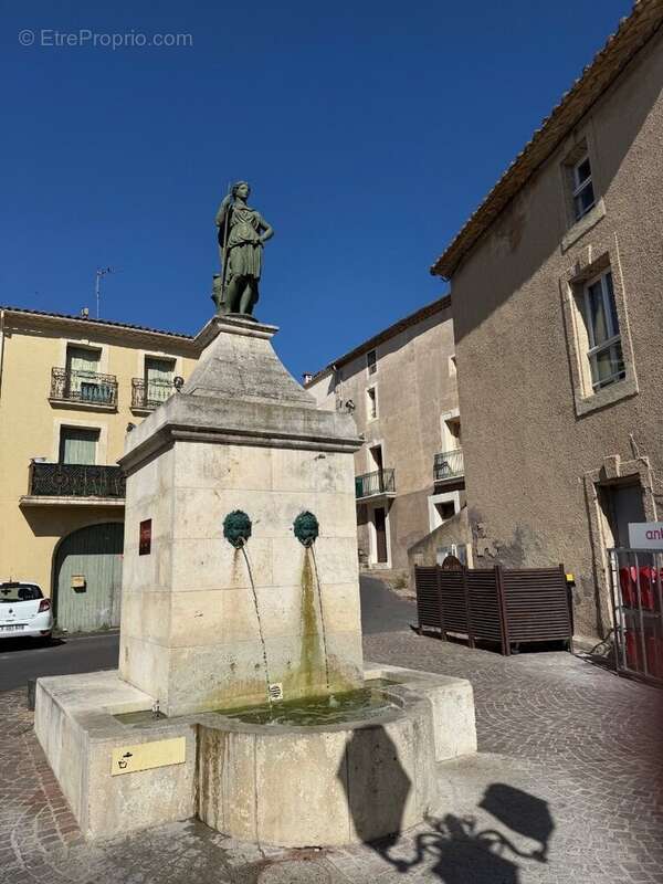 Commerce à NEZIGNAN-L'EVEQUE