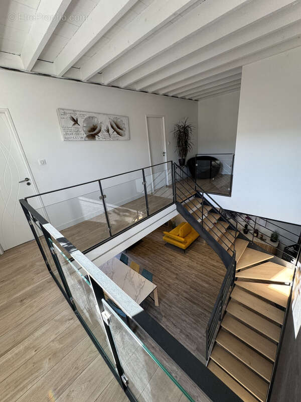Maison à VEAUCHE