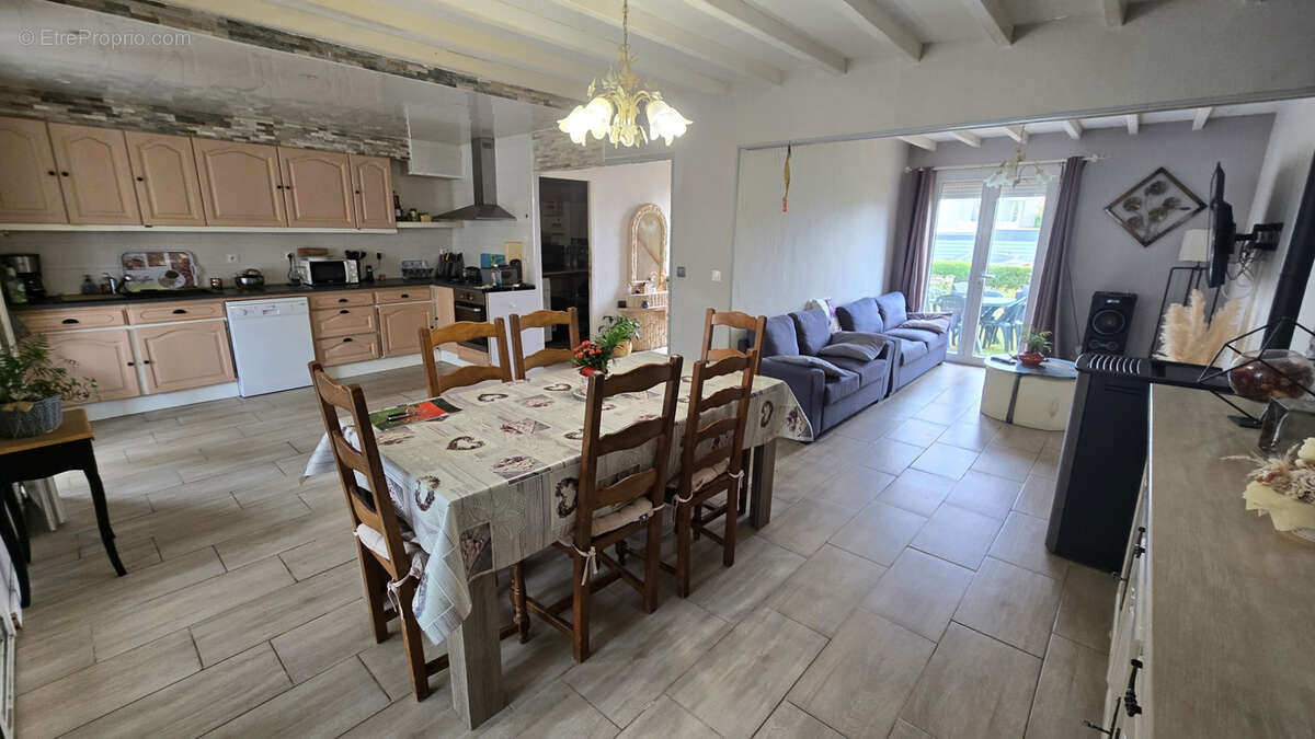 réf 4000 - Village côtier prisé - semi-mitoyenne avec garage et jardin - photo 2